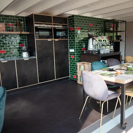 펜션 Special, Compound Group Accommodation, 100 M. From The Sea