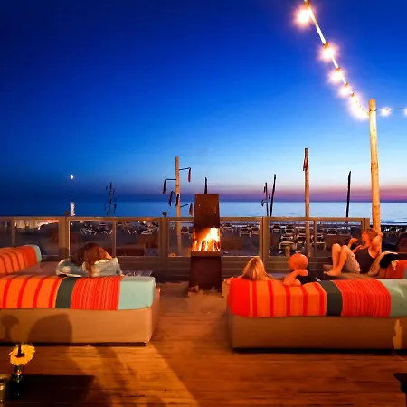 Special, Compound Group Accommodation, 100 M. From The Sea 펜션 잔드보르트