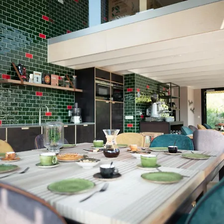 Special, Compound Group Accommodation, 100 M. From The Sea 펜션 잔드보르트